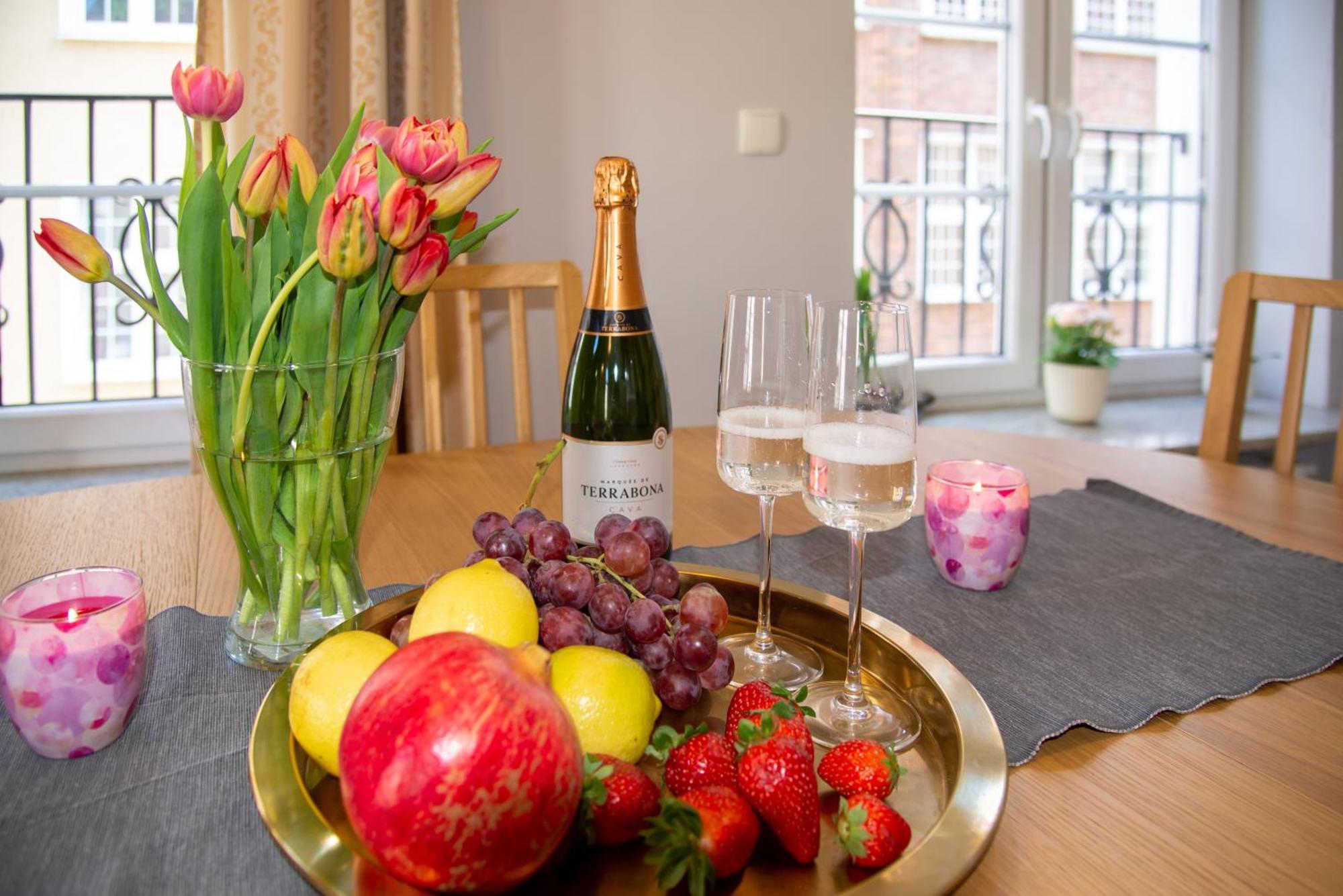 Maya'S Flats & Resorts - Staromiejski Apartments Gdańsk Buitenkant foto