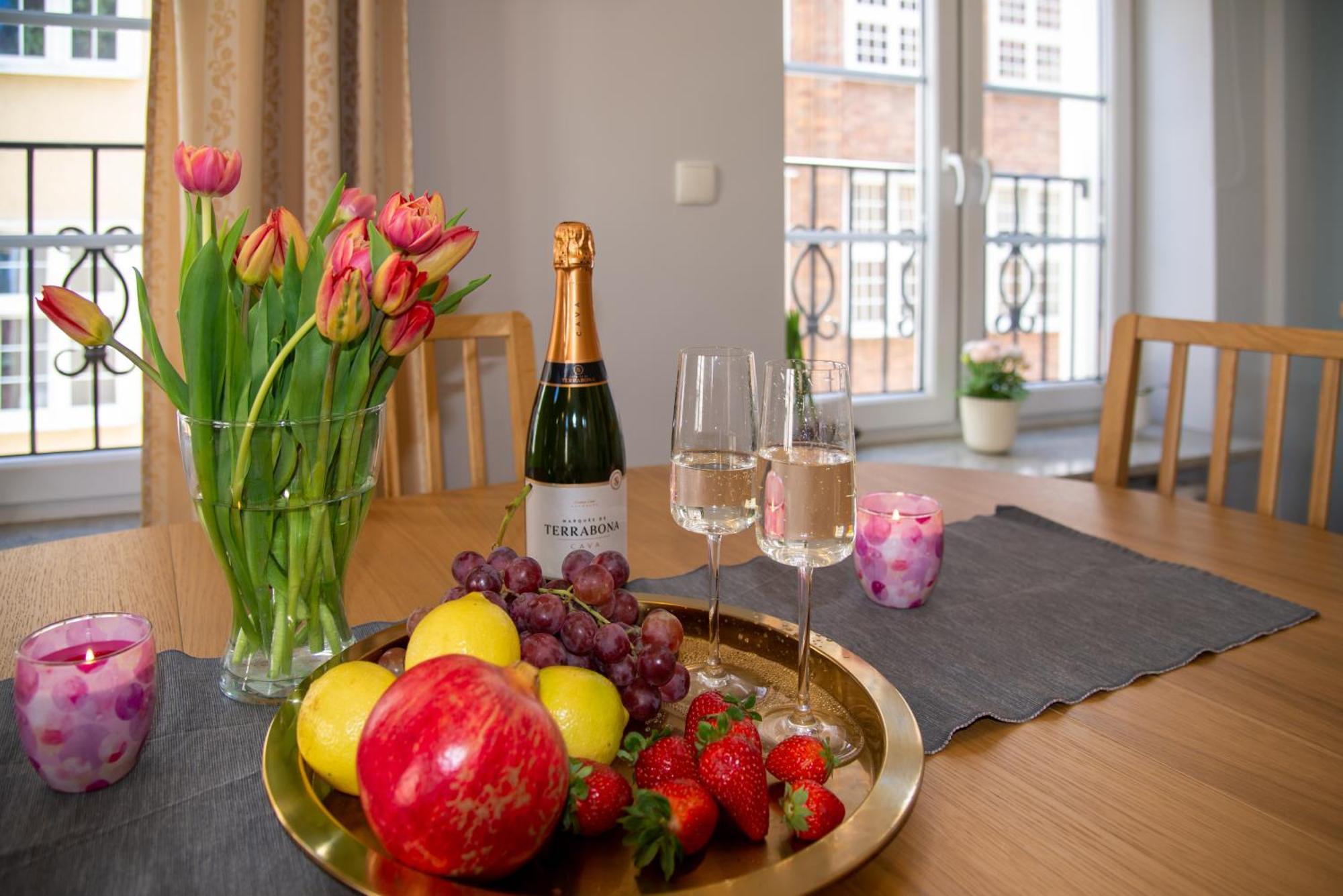 Maya'S Flats & Resorts - Staromiejski Apartments Gdańsk Buitenkant foto