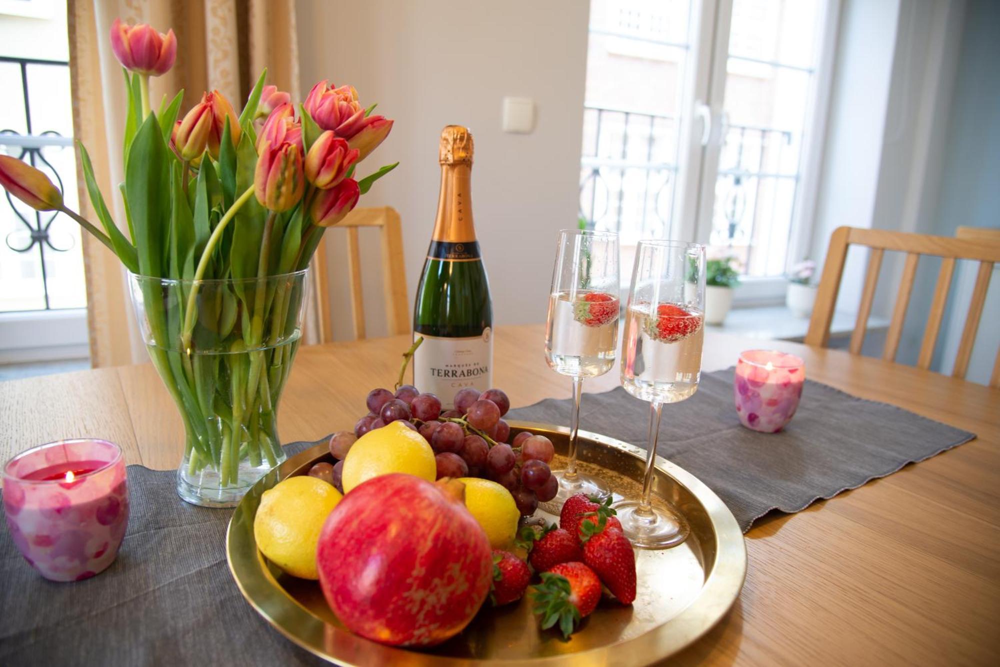 Maya'S Flats & Resorts - Staromiejski Apartments Gdańsk Buitenkant foto